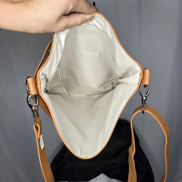 Tan Shoulder Bag With No Brand - Picture 8 of 8